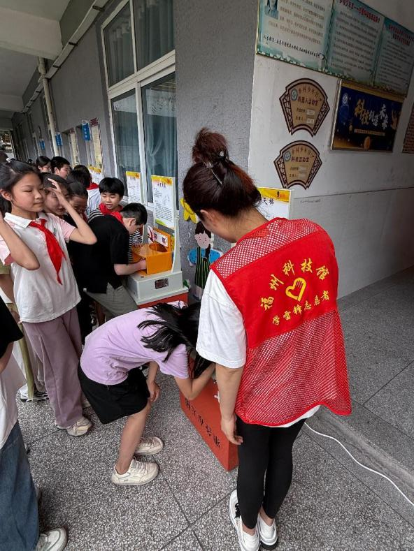 车轮不息，探索不止！福州科技馆科普大篷车走进福州市金山实验小学
