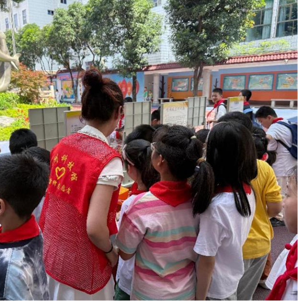 体验·创新·成长——福州科技馆科普大篷车走进福州市群众路小学