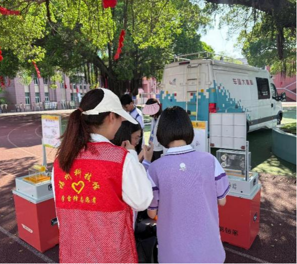 “创想未来 智慧青春”——福州科技馆科普大篷车走进福清华侨中学