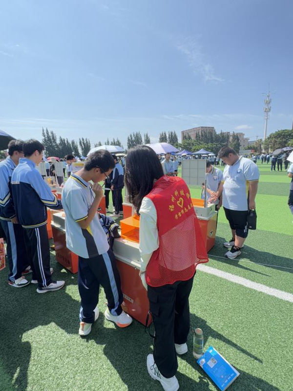 “科技大篷车进校园，科艺双馨润童心”——福州科技馆科普大篷车走进福清德旺中学