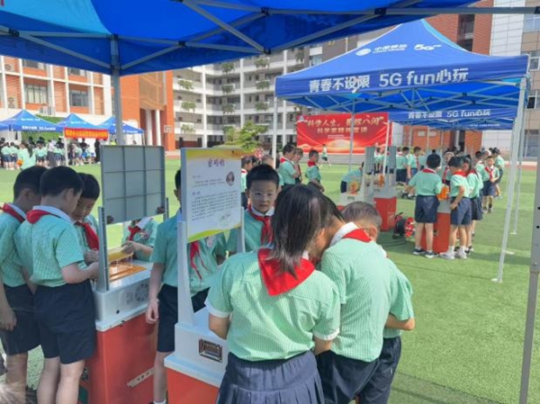 “筑梦科技，走进梦想”——福清实验小学联合福州科技馆科普大篷车迎来奇妙科普之旅
