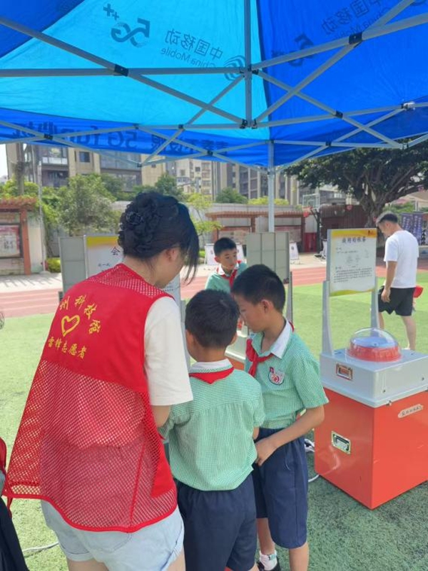 “筑梦科技，走进梦想”——福清实验小学联合福州科技馆科普大篷车迎来奇妙科普之旅