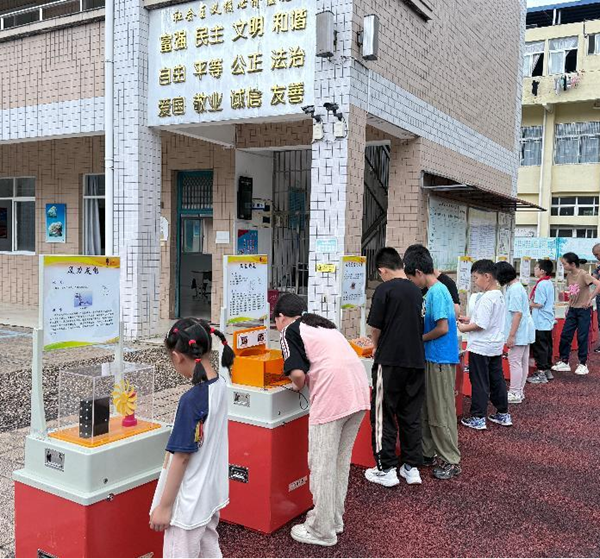 乡野星河耀童心——福州科技馆科普大篷车走进福州市红寮中心小学