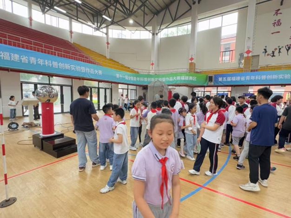 “智启少年，科耀榕城”——福州科技馆相约福州一中共探科学秘境