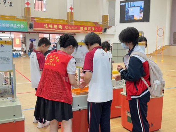 “智启少年，科耀榕城”——福州科技馆相约福州一中共探科学秘境