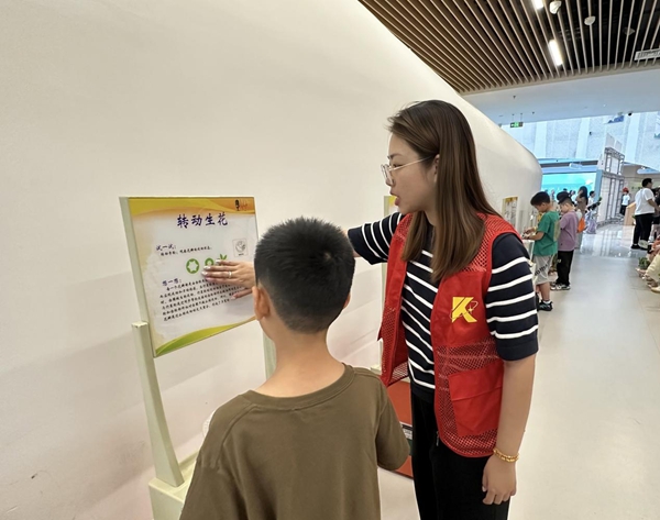 智启童心，科润书香——福州科技馆科普大篷车走进福州市少儿图书馆