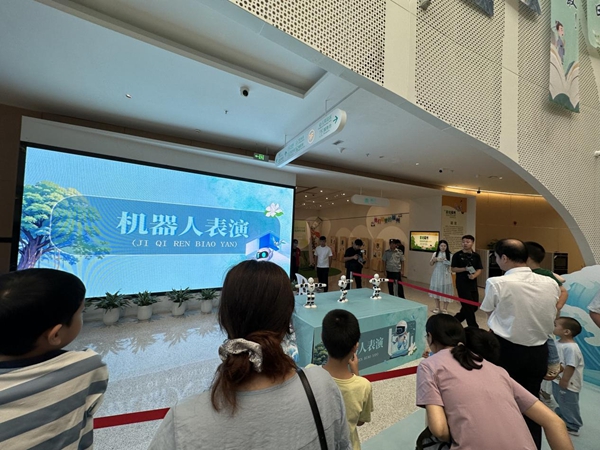智启童心，科润书香——福州科技馆科普大篷车走进福州市少儿图书馆