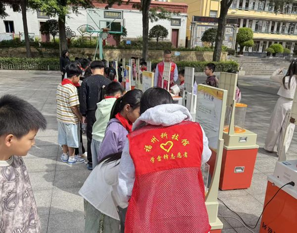 “科技大篷车,点燃科学梦”——长乐区鹤上镇中心小学相约福州科技馆共探科学秘境 “科技大篷车,点燃科学梦”——长乐区鹤上镇中心小学相约福州科技馆共探科学秘境