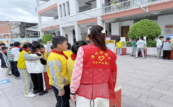 科技萤火映校园 ——科普大篷车点亮永泰学子科学梦 科技萤火映校园 ——科普大篷车点亮永泰学子科学梦