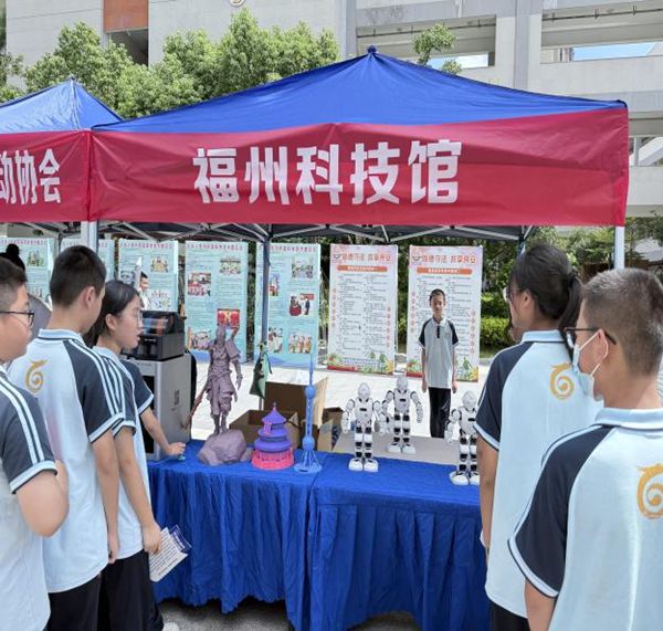 福州科技馆科普大篷车开进平潭师大附中——全国科普月主场活动启动,点燃校园科学热情 福州科技馆科普大篷车开进平潭师大附中——全国科普月主场活动启动,点燃校园科学热情