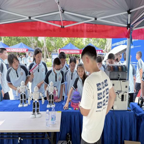 福州科技馆科普大篷车开进平潭师大附中——全国科普月主场活动启动,点燃校园科学热情 福州科技馆科普大篷车开进平潭师大附中——全国科普月主场活动启动,点燃校园科学热情