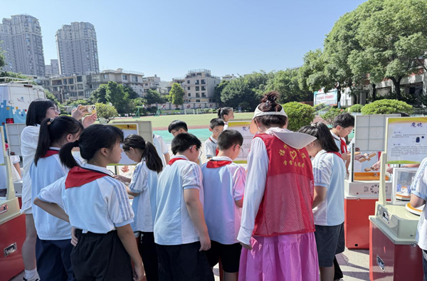 把科学装进少年口袋——福州科技馆科普大篷车“相约”仓山区教师进修附属第二小学 把科学装进少年口袋——福州科技馆科普大篷车“相约”仓山区教师进修附属第二小学