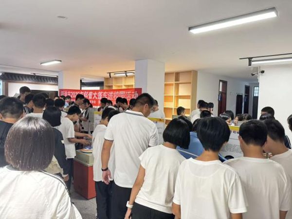 “车”载科学趣,滨江学子遇新知——福清滨江中学科普车活动 “车”载科学趣,滨江学子遇新知——福清滨江中学科普车活动