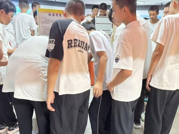 “车”载科学趣,滨江学子遇新知——福清滨江中学科普车活动 “车”载科学趣,滨江学子遇新知——福清滨江中学科普车活动