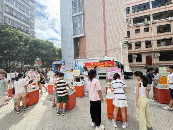 “智享长乐科普月，解锁科学新答案”——长乐区洞江小学迎来奇妙科普之旅