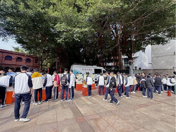 大篷车“智”入吴航 科创梦点亮校园——福州科技馆科普大篷车助力长乐一中2025年科技节