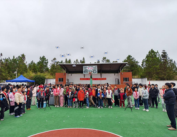 赴一场科技之约 种一个未来梦想 ——福州科技馆科普大篷车驶入闽侯大湖中学点亮科学梦  