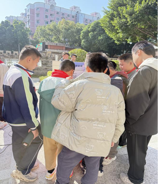 大篷车“驶”入铜盘中学 科技热潮点燃少年探索心——福州铜盘中学2025年科技节精彩启幕