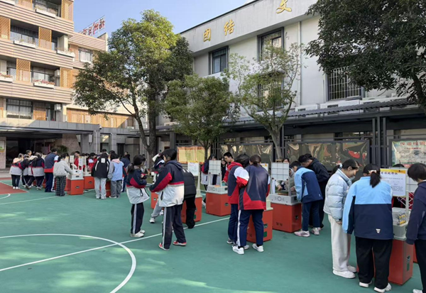 科技大篷车“解锁”校园新体验 日升少年燃动2025科技探索潮