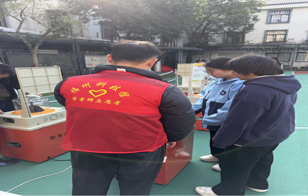 科技大篷车“解锁”校园新体验 日升少年燃动2025科技探索潮