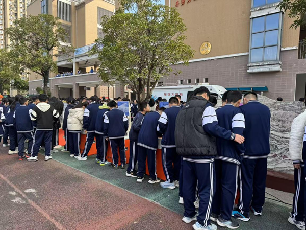 “科创筑梦，艺彩纷扬”——马尾区江滨中学相约福州科技馆共探趣味科学之约