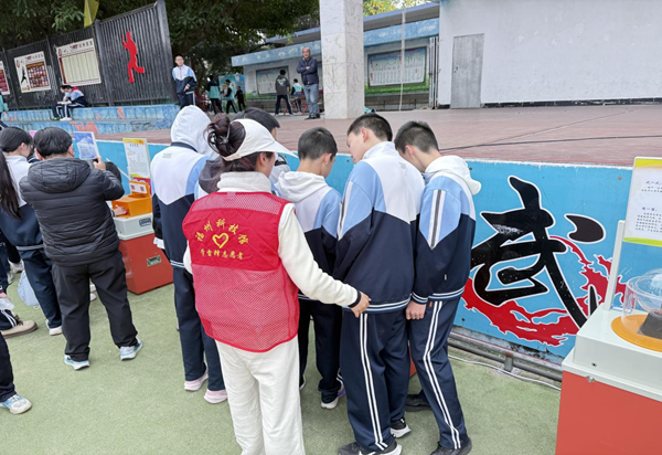 智驱浮仓 艺启新程——福州科技馆科普大篷车燃动福州七中2025科艺节