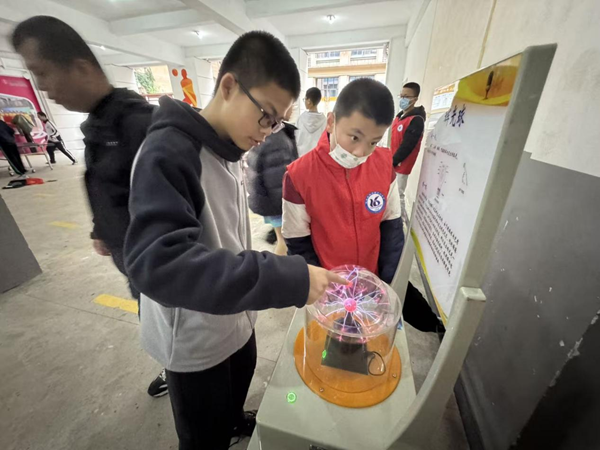 “百年烟山擎华梦，毓英骐骥跃新元”——福州第十六中学与科学的奇妙邂逅