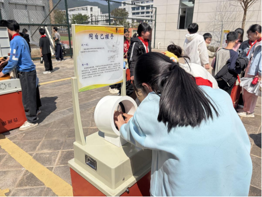 科学之光暖校园  逐梦之路启新程