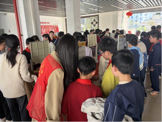 科学之光暖校园  逐梦之路启新程