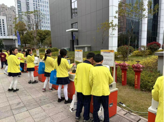 科普大篷车开进气象日,沉浸式互动“观测”未来——福州科技馆科普大篷车进福建省气象局 科普大篷车开进气象日,沉浸式互动“观测”未来——福州科技馆科普大篷车进福建省气象局