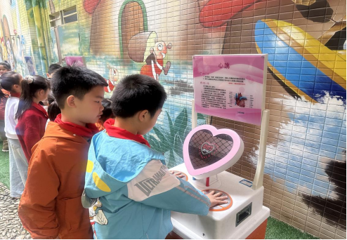 玩转科普大篷车,宁化小学乐享科学盛宴 玩转科普大篷车,宁化小学乐享科学盛宴