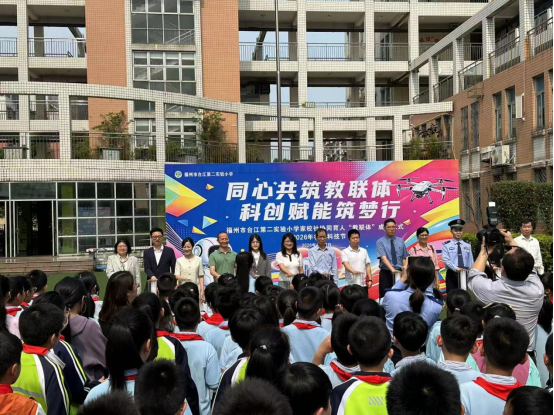 科技点亮梦想 创新筑梦未来——福州科技馆科普大篷车走进台江第二实验小学
