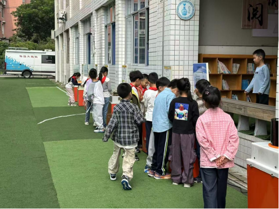 科技点亮梦想 创新筑梦未来——福州科技馆科普大篷车走进台江第二实验小学