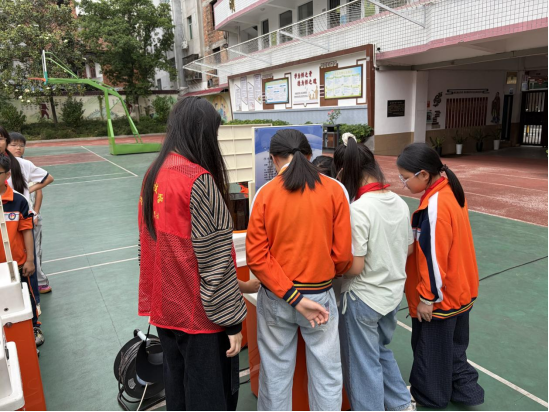 播撒科学种子 守护健康成长——科普大篷车驶入闽清县省璜镇中心小学