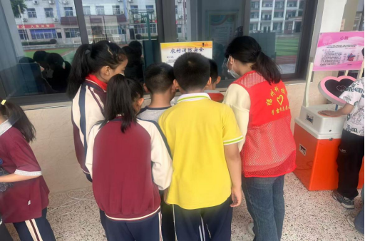科普下乡送服务 精准辅导惠童心 福州科技馆科普大篷车驶入闽清县坂东镇中心小学