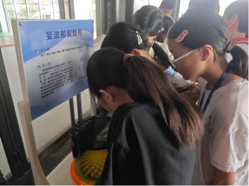 科学润心田 风华启少年 ——福州科技馆科普大篷车驶入闽清县省璜初级中学