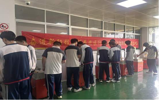 零距离触摸科学 榫卯间激发匠心 科普大篷车走进闽清职业中专学校