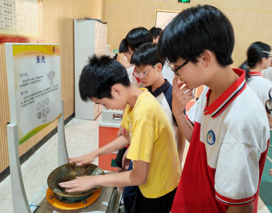 流动科普进校园 点亮学子科学梦 ——福州科技馆科普大篷车驶入闽清县东桥中学