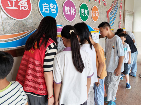 指尖探奇趣 科学乐无边 ——福州科技馆科普大篷车驶入闽侯鸿尾中心小学