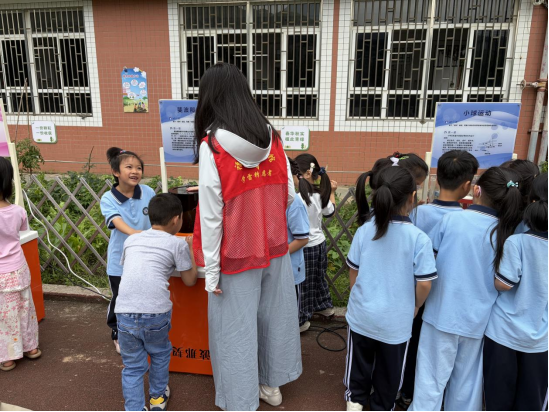 点燃科技之光 智启少年梦想——福州科技馆科普大篷车驶入福州快安学校
