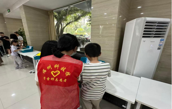 科普大篷车走进市政协机关 助力和谐家庭亲子夏令营