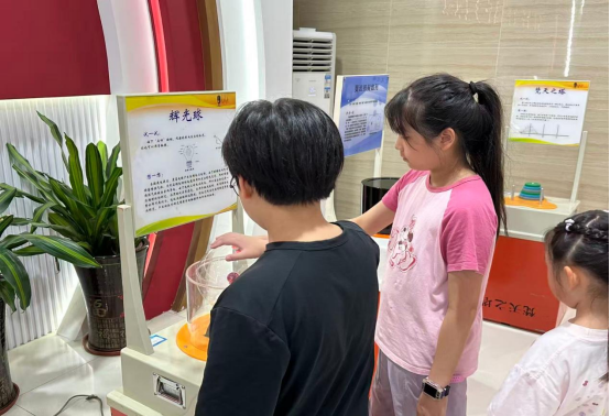 科普大篷车走进市政协机关 助力和谐家庭亲子夏令营