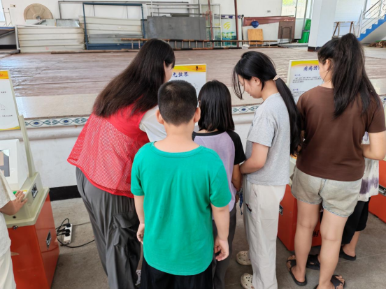 科技下乡润童心 科普赋能助成长——福州科技馆科普大篷车驶入福清市城头镇黄墩村开展暑期科普活动