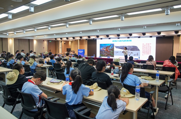 2025榕台科技研学活动首日在福州科技馆精彩启幕——两岸青少年共探科学奥秘 院士领航点燃科技梦想