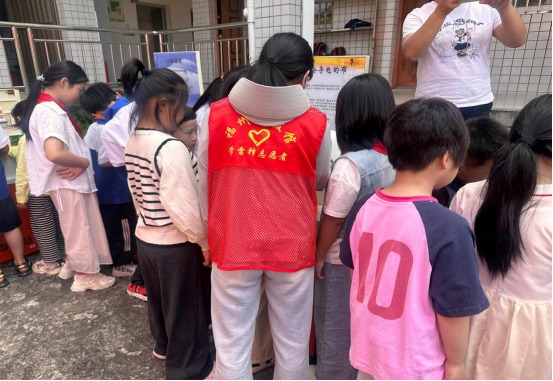 沉浸式科学浸润山村校园 ——福州科技馆科普大篷车赴晋安宦溪捷坂小学开展活动