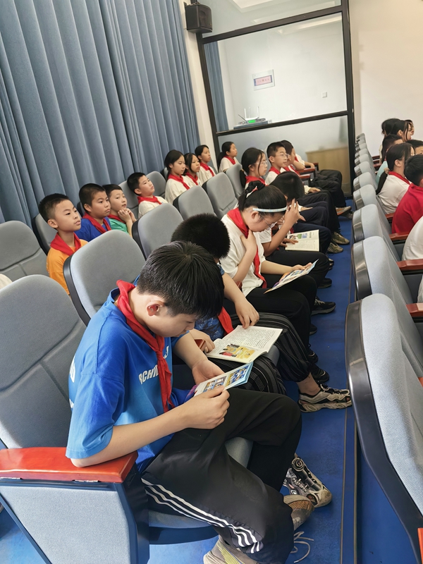 福州市反邪教协会联合多部门开展“贯浩然正气·筑无邪校园”主题宣传活动