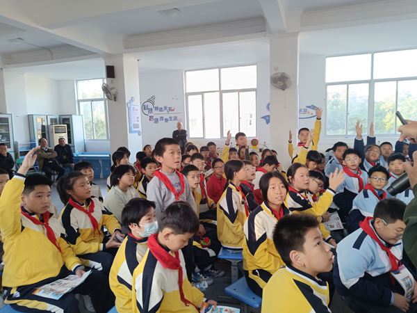 筑牢校园反邪防线 守护学子健康成长——“扬浩然正气 守无邪校园”反邪教宣传主题活动走进仓山三小 筑牢校园反邪防线 守护学子健康成长——“扬浩然正气 守无邪校园”反邪教宣传主题活动走进仓山三小