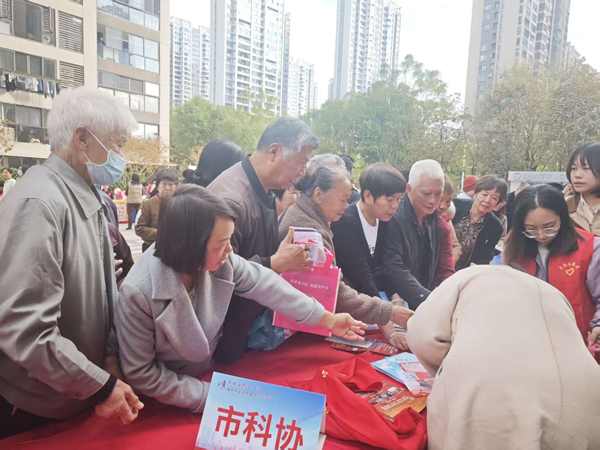 “平安反邪进万家”首场宣传活动走进瀛东社区