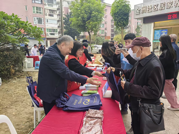 “平安反邪进万家”反邪教宣传系列活动走进仓山金洲社区 “平安反邪进万家”反邪教宣传系列活动走进仓山金洲社区