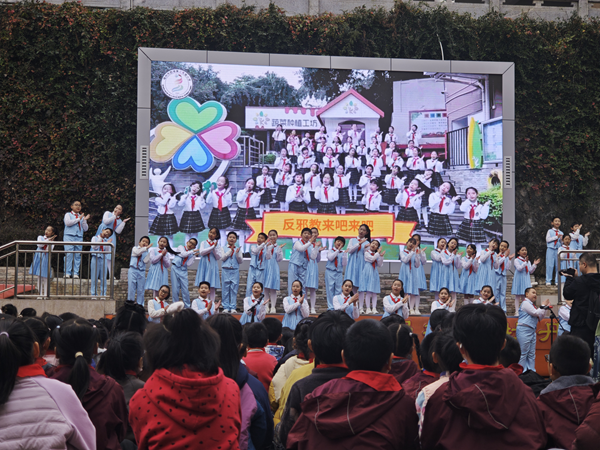 “平安反邪进万家”反邪教宣传走进鼓楼第三实验小学 “平安反邪进万家”反邪教宣传走进鼓楼第三实验小学